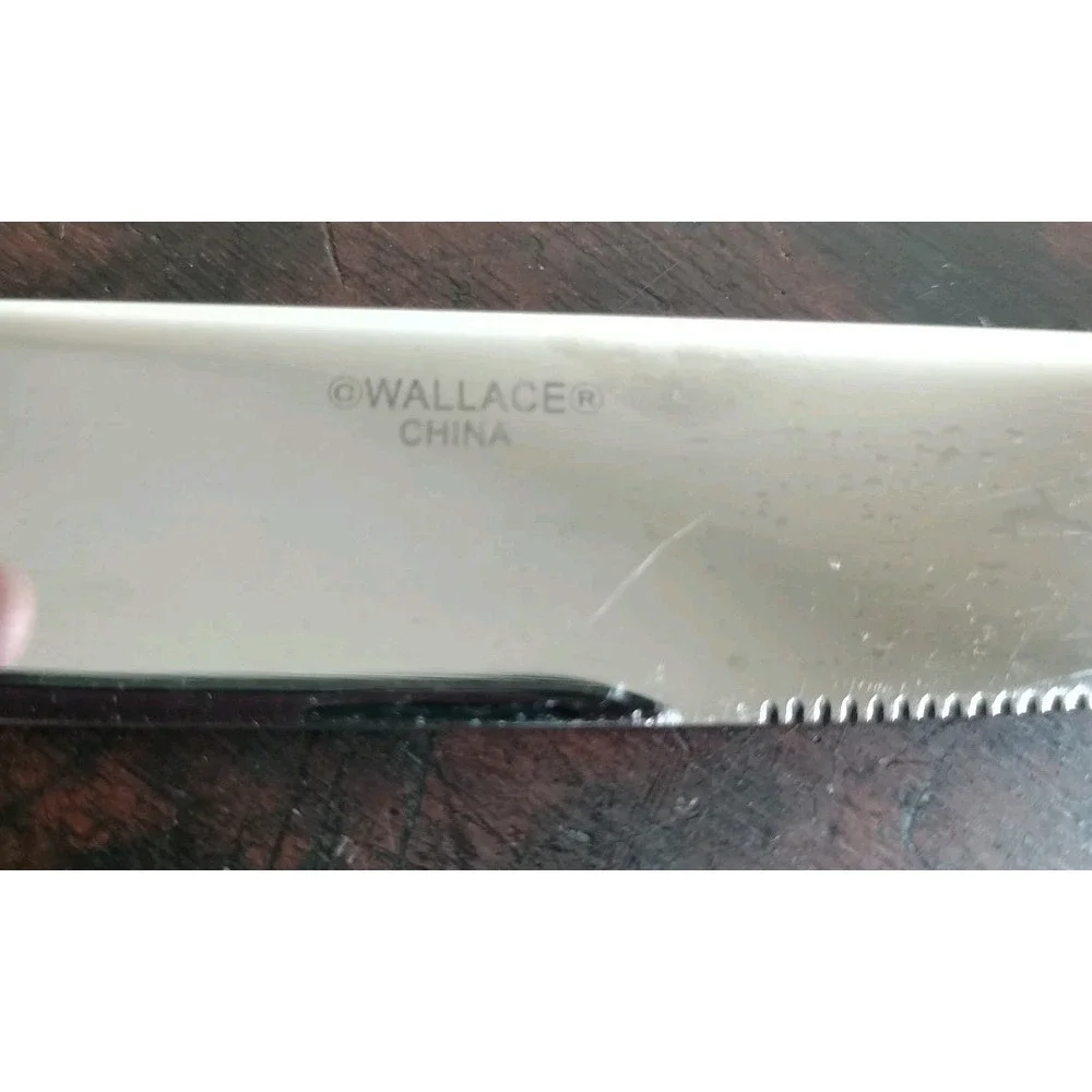 Wallace Napoleon Bee 18/10 Stainless 4 Dinner Knives 9 3/4